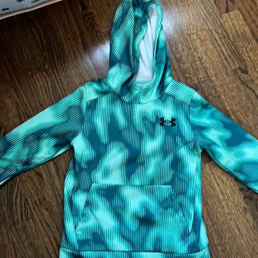 Under Armour sweatshirt like new youth small
